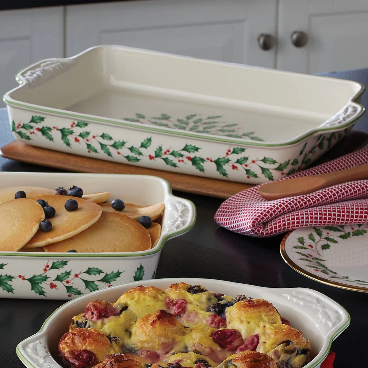 Lenox Holiday™ Rectangular Baker - Elegant Kitchen Bakeware 4 Lenox Holiday™ Rectangular Baker - Elegant Kitchen Bakeware - Image 2