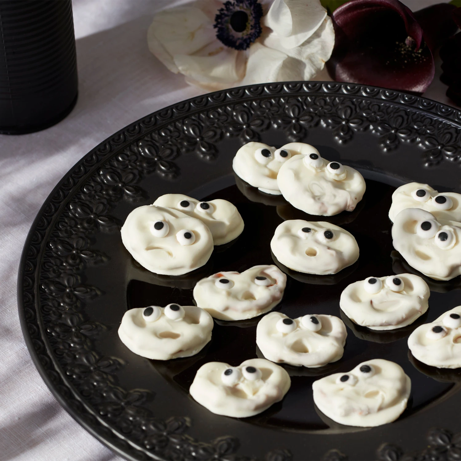 Lenox Chelse Muse Fleur Matte Black 4pc Dinner Plate Set β Elegant Dinnerware for Stylish Dining 8 Lenox Chelse Muse Fleur Matte Black 4pc Dinner Plate Set β Elegant Dinnerware for Stylish Dining - Image 6