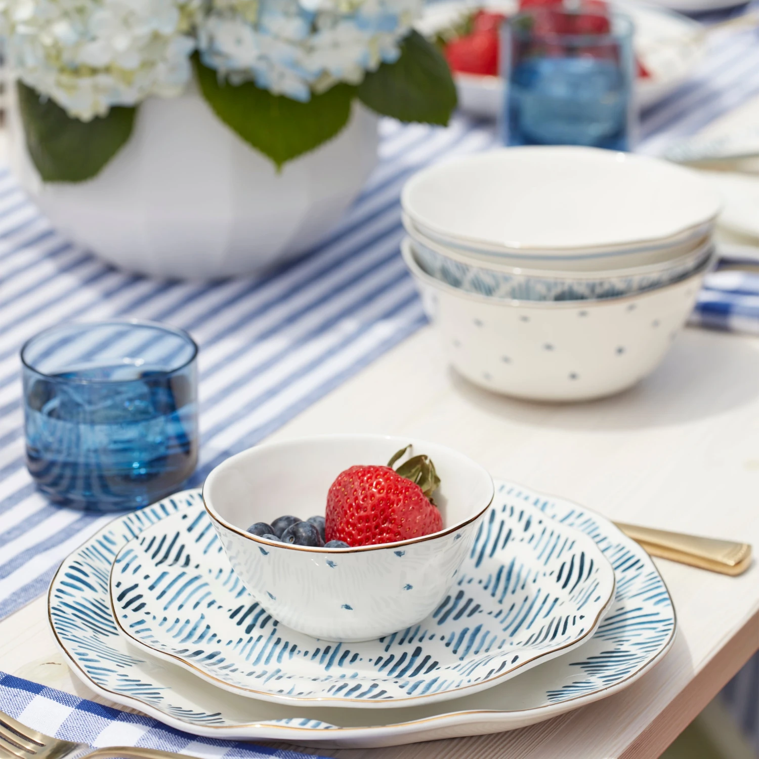 Lenox Blue Bay 12pc Dinnerware Set - Elegant Porcelain Dinner Plates, Bowls, and Mugs 5 Lenox Blue Bay 12pc Dinnerware Set - Elegant Porcelain Dinner Plates, Bowls, and Mugs - Image 3